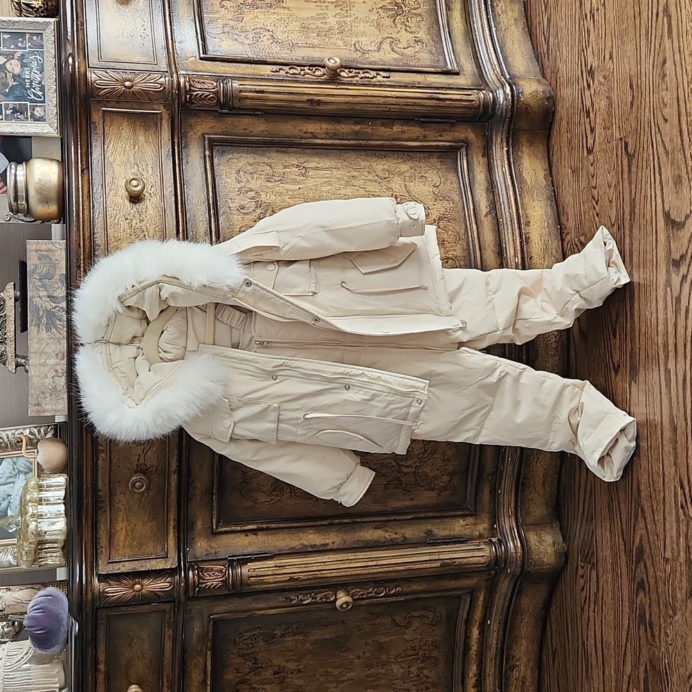 GORGEOUS LIKE NEW SOLD AS SET  waterproof, heavily insulated ,Snow suit